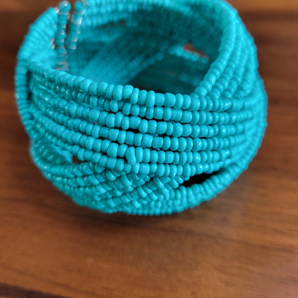 Turquoise beaded earrings and bracelet set - Picture 5 of 6